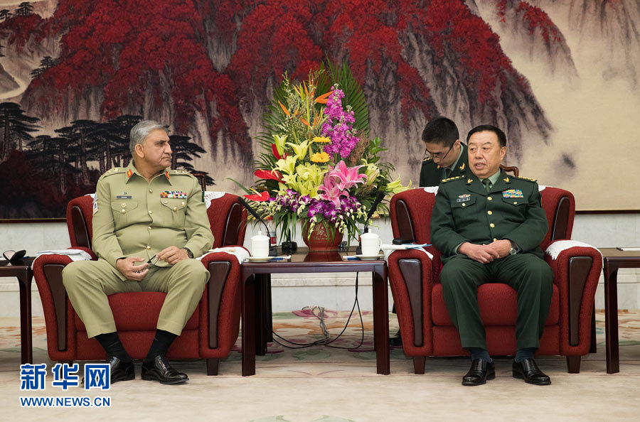  3月16日，中央軍委副主席范長龍會見來訪的巴基斯坦陸軍參謀長巴杰瓦。   新華社記者琚振華攝