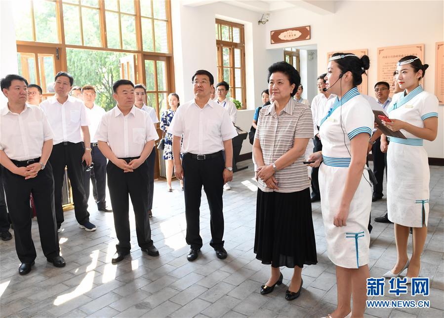 6月25日，全國民族團結進步創建經驗交流現場會在內蒙古興安盟召開，中共中央政治局委員、國務院副總理劉延東出席會議并講話。在內蒙古期間，劉延東考察內蒙古人民代表會議舊址即&ldquo;五一會址&rdquo;，深入社區看望各族干部群眾。這是劉延東考察&ldquo;五一會址&rdquo;。新華社記者 陳曄華 攝