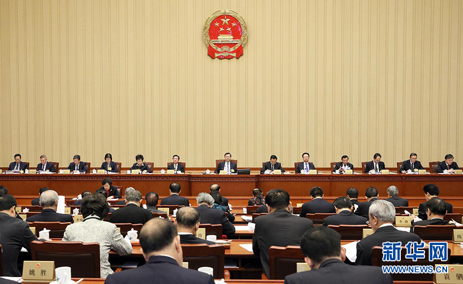 12月23日，十二屆全國(guó)人大常委會(huì)第三十一次會(huì)議在北京人民大會(huì)堂舉行第二次全體會(huì)議。張德江委員長(zhǎng)出席。 新華社記者劉衛(wèi)兵攝