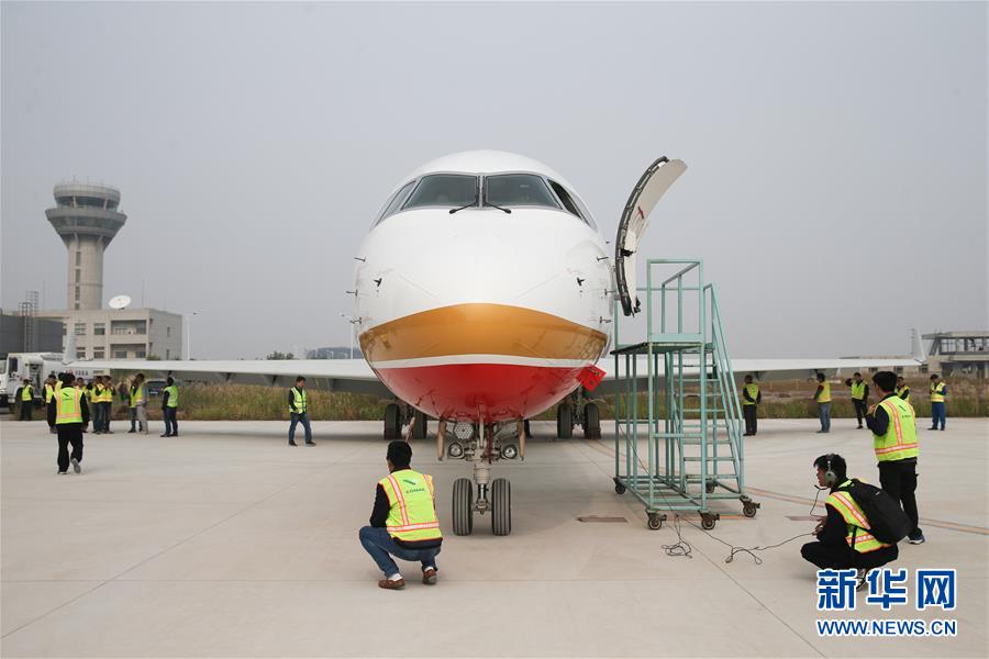 （新華全媒頭條&middot;圖文互動(dòng)）（9）國產(chǎn)大飛機(jī)&ldquo;三兄弟&rdquo;藍(lán)天聚首 &ldquo;中國翼&rdquo;開啟航空強(qiáng)國新時(shí)代 