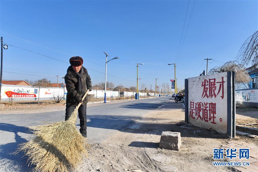 （新華全媒頭條&middot;新時代新氣象新作為&middot;圖文互動）（1）抬腳踏上水泥路，出門坐上公交車&mdash;&mdash;我國竭力破除農村交通&ldquo;最后一公里&rdquo;瓶頸