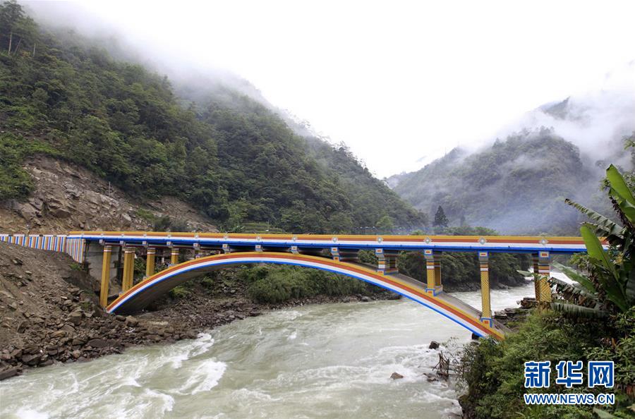 （圖文互動&middot;新華全媒頭條）（4）讓農(nóng)民致富奔小康的道路越走越寬廣&mdash;&mdash;黨的十八大以來以習近平同志為核心的黨中央關心農(nóng)村公路發(fā)展紀實