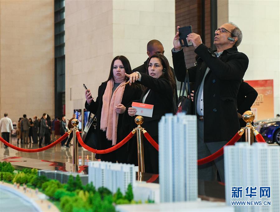 (文化)(4)“偉大的變革——慶祝改革開放40周年大型展覽” 迎來外賓專場