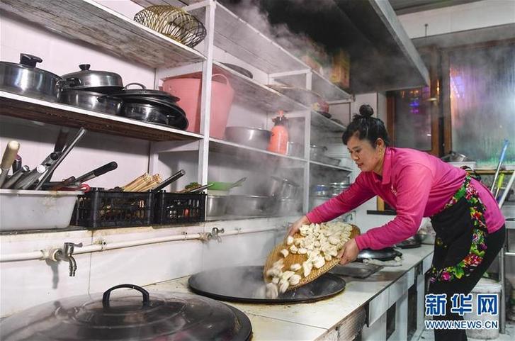 （在習(xí)近平新時(shí)代中國(guó)特色社會(huì)主義思想指引下&mdash;&mdash;新時(shí)代新作為新篇章&middot;圖文互動(dòng)）（6）三年，從無(wú)名小屯到聲名遠(yuǎn)播&mdash;&mdash;這個(gè)&ldquo;雪鄉(xiāng)&rdquo;是如何做到的？