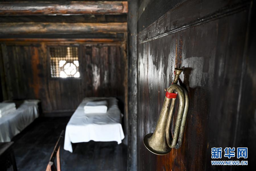 （壯麗70年&middot;奮斗新時(shí)代&mdash;&mdash;記者再走長征路&middot;圖文互動）（4）手捧棉被憶紅軍：走了那么多年，我們都念他們的好