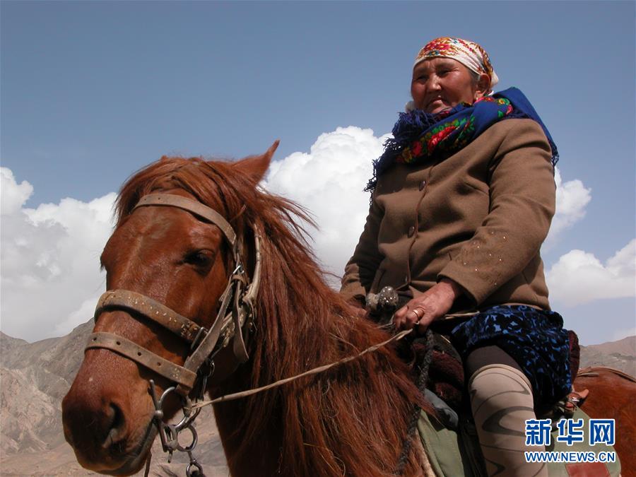 （壯麗70年&middot;奮斗新時(shí)代&mdash;&mdash;共和國(guó)榮光&middot;圖文互動(dòng)）（3）中國(guó)，一生的守護(hù)&mdash;&mdash;記&ldquo;人民楷模&rdquo;國(guó)家榮譽(yù)稱號(hào)獲得者布茹瑪汗&middot;毛勒朵