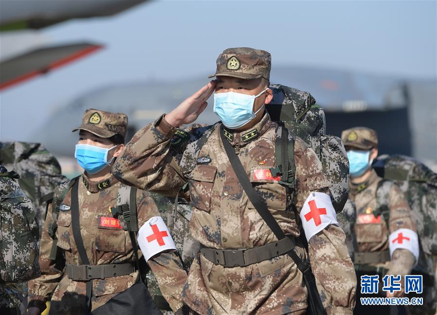 （聚焦疫情防控&middot;圖文互動）（11）空軍第四次向武漢大規模空運醫療隊員和物資