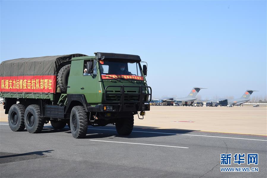 （聚焦疫情防控&middot;圖文互動）（15）空軍第四次向武漢大規模空運醫療隊員和物資