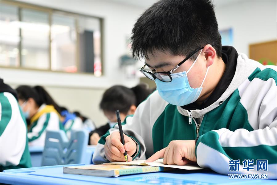 （新華全媒頭條&middot;圖文互動）（14）春天里的瑯瑯書聲━━部分地方學校開學見聞