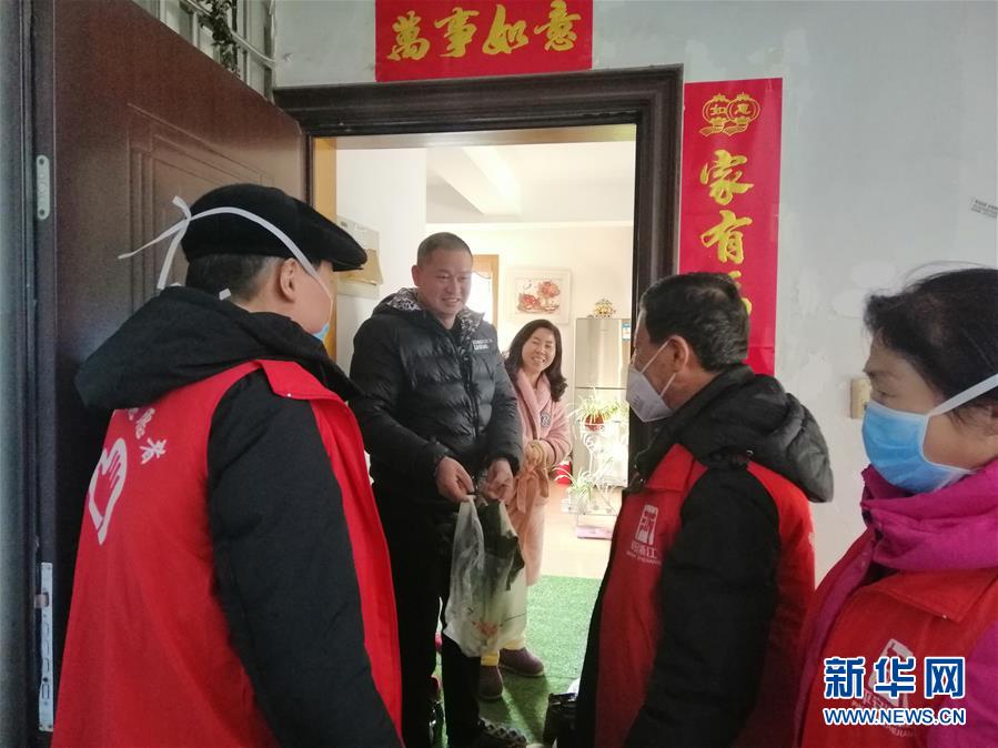 （在習近平新時代中國特色社會主義思想指引下&mdash;&mdash;新時代新作為新篇章&middot;習近平總書記關切事&middot;圖文互動）（5）扎緊籬笆打好樁&mdash;&mdash;各地筑牢社區防控安全屏障