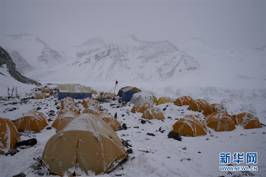 （2020珠峰高程測(cè)量&middot;圖文互動(dòng)）（3）2020珠峰高程測(cè)量登山隊(duì)抵達(dá)海拔6500米的前進(jìn)營地