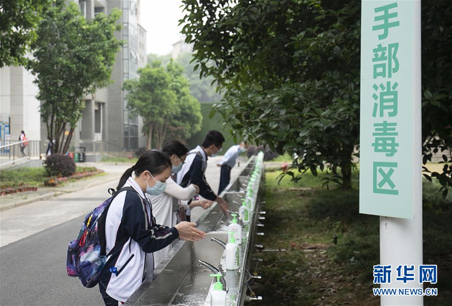 （新華全媒頭條&middot;圖文互動）（37）鐘華論：在民族復興的歷史豐碑上&mdash;&mdash;2020中國抗疫記