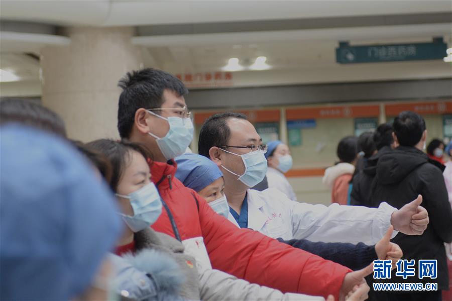 （新華全媒頭條&middot;圖文互動(dòng)）（5）&ldquo;始終把人民群眾生命安全和身體健康放在第一位&rdquo;&mdash;&mdash;中國(guó)抗疫彰顯&ldquo;生命至上、人民至上&rdquo;理念