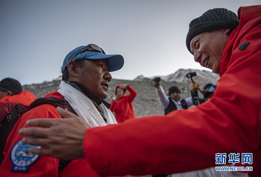 (2020珠峰高程測量)(4)2020珠峰高程測量登山隊全體隊員安全返回大本營