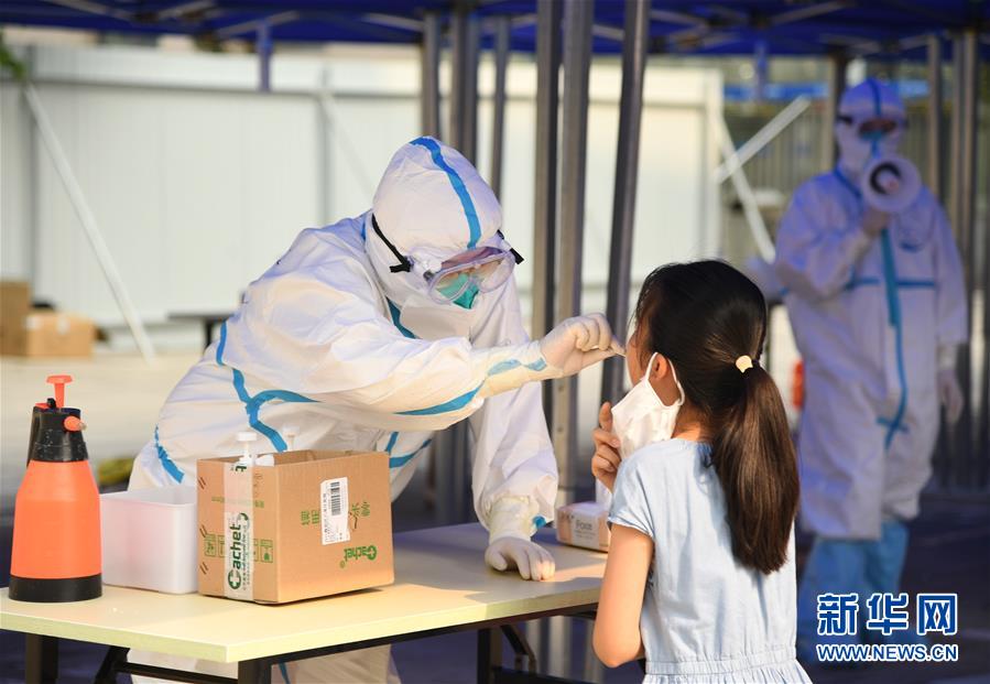 (新華全媒頭條·圖文互動)(1)構筑守護城市、守護生命的堅強防線——北京開展大規模核酸檢測