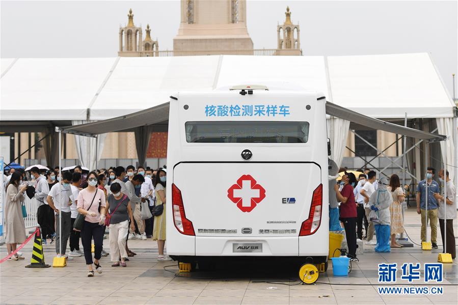 (聚焦疫情防控·圖文互動)(1)北京市首次投放移動核酸采樣車