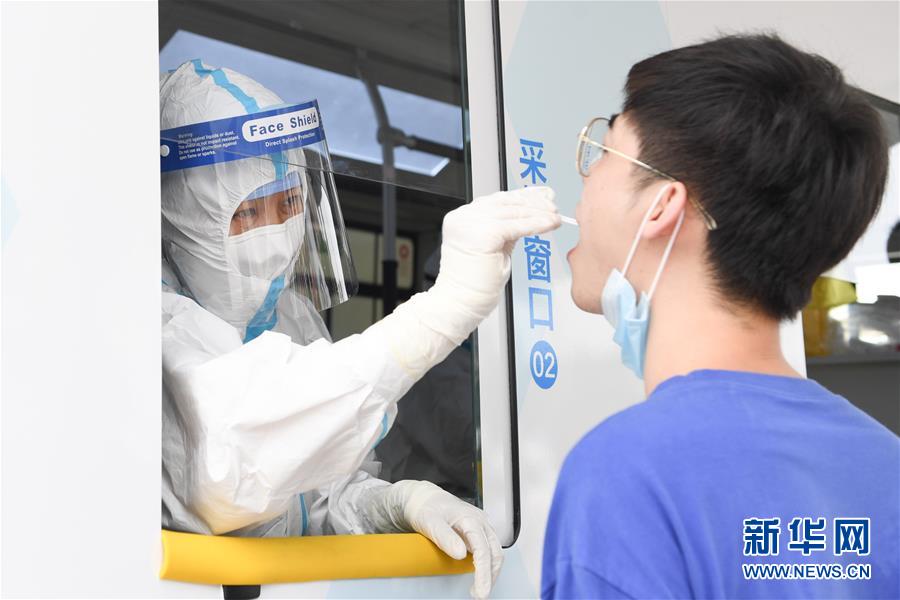 (聚焦疫情防控·圖文互動)(3)北京市首次投放移動核酸采樣車