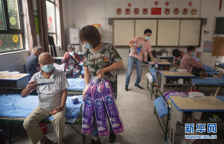 （防汛抗洪&middot;圖文互動）（5）為人民生命安全撐起&ldquo;安全傘&rdquo;&mdash;&mdash;湖北緊急轉移安置受災群眾速寫