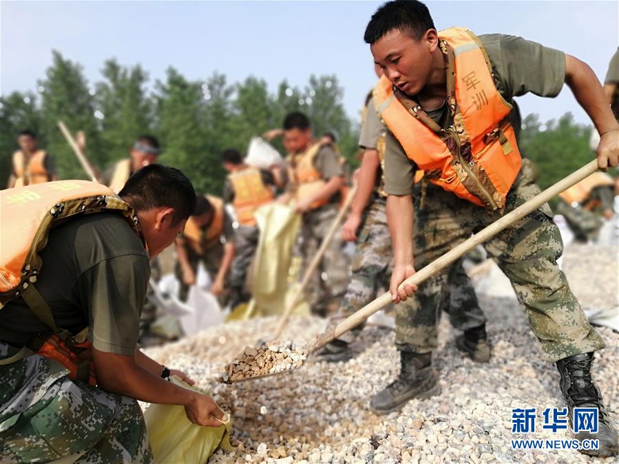 (圖文互動)(4)五十勇士戰江洲——陸軍第71集團軍某旅工兵連黨員突擊隊九江搶險記事