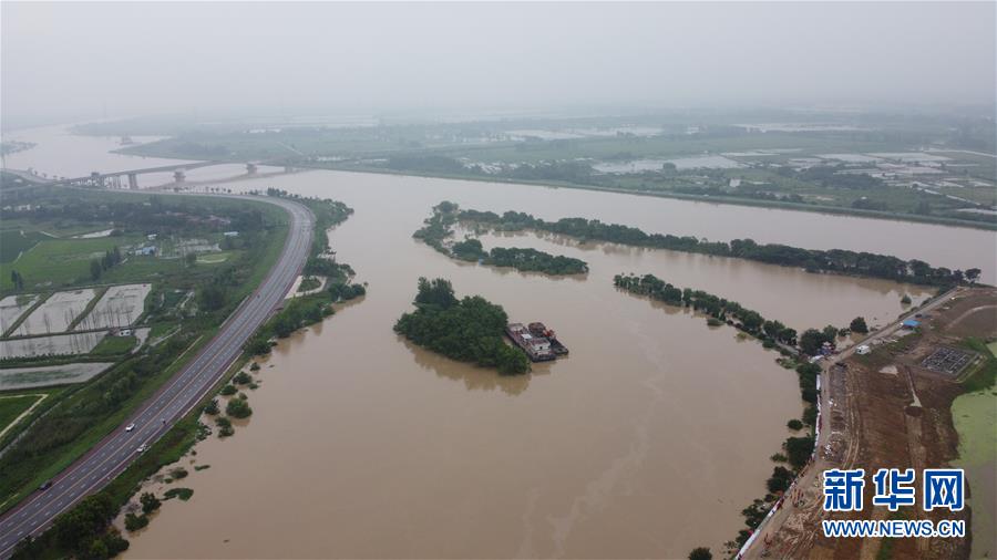（防汛抗洪&middot;圖文互動）（1）洪水來襲，銅鑼聲在千年古鎮(zhèn)的雨夜響起