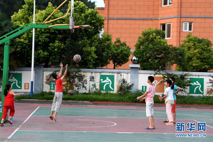（新華全媒頭條&middot;圖文互動(dòng)）（14）百萬群眾大轉(zhuǎn)移&mdash;&mdash;抗洪搶險(xiǎn)救援直擊