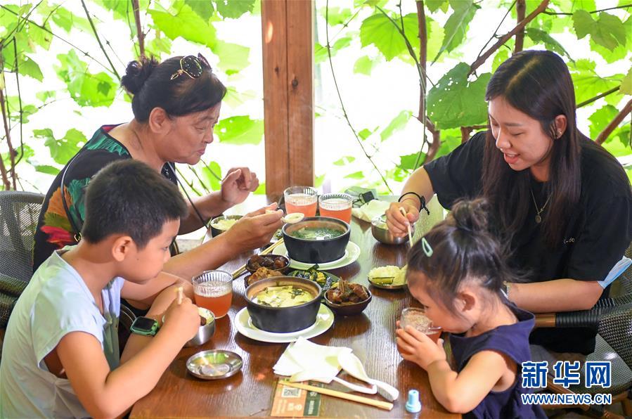 （在習(xí)近平新時代中國特色社會主義思想指引下&mdash;&mdash;新時代新作為新篇章&middot;習(xí)近平總書記關(guān)切事&middot;圖文互動）（6）珍惜盤中餐，狠剎浪費風(fēng)&mdash;&mdash;各地積極行動堅決制止餐飲浪費