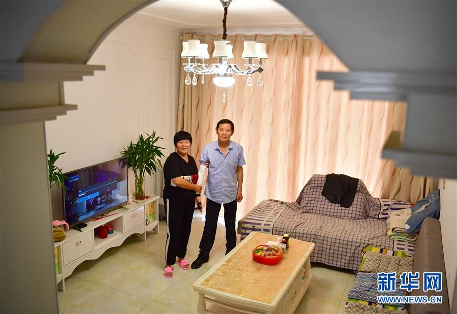 （走向我們的小康生活&middot;圖文互動）（2）&ldquo;樓上過日子，樓下賺票子&rdquo;&mdash;&mdash;來自陜西安康的易地扶貧搬遷一線觀察