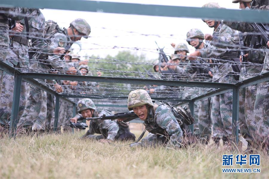 （在習(xí)近平強(qiáng)軍思想指引下&middot;我們?cè)趹?zhàn)位報(bào)告&middot;圖文互動(dòng)）（3）千里移防，鐵心跟黨走&mdash;&mdash;南部戰(zhàn)區(qū)陸軍第75集團(tuán)軍某紅軍旅政治建軍、練兵備戰(zhàn)記事