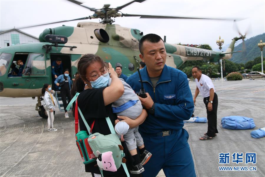 （在習近平強軍思想指引下&middot;我們在戰位報告&middot;圖文互動）（1）將強軍使命書寫在祖國的藍天上&mdash;&mdash;陸軍第77集團軍某陸航旅聚焦練兵備戰記事