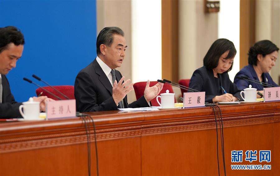 （兩會&middot;XHDW）（8）國務委員兼外交部長王毅回答中外記者提問