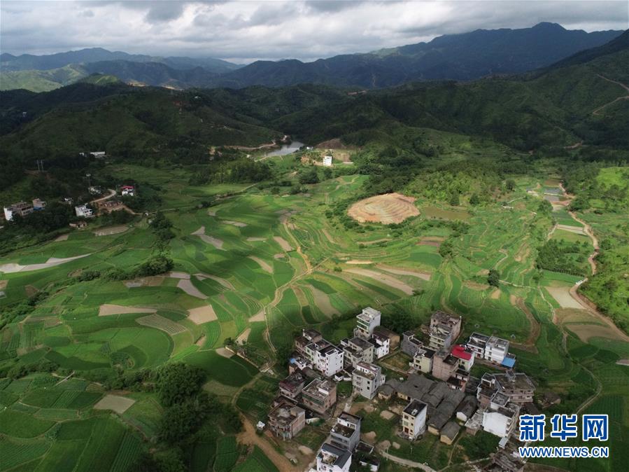 （在習近平新時代中國特色社會主義思想指引下&mdash;&mdash;新時代新作為新篇章&middot;習近平總書記關切事&middot;圖文互動）（4）新生活、新盼頭&mdash;&mdash;脫貧攻堅新形勢速覽