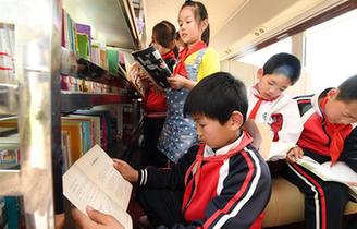 &ldquo;汽車圖書館&rdquo;開進(jìn)大別山