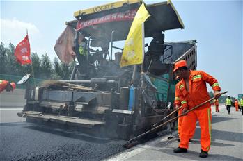 烈日下的公路&ldquo;醫生&rdquo;