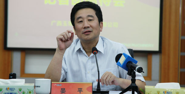 玉柴集團(tuán)公司董事局主席晏平&mdash;&mdash;大家可能不一定認(rèn)識我，但是大家一定坐過裝配玉柴發(fā)動機(jī)的客車、公交車，因為玉柴發(fā)動機(jī)裝配在全國超過60%的客車、公交車上。玉柴發(fā)動機(jī)能夠陪伴大家上班、回家、逛街，我很自豪。我們將繼續(xù)制造更多更好的綠色產(chǎn)品，造福社會和百姓。