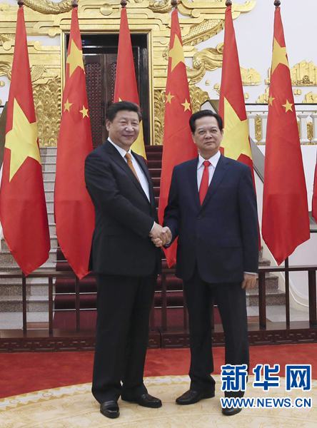 11月5日，中共中央總書記、國家主席習近平在河內會見越南總理阮晉勇。新華社記者 蘭紅光 攝 