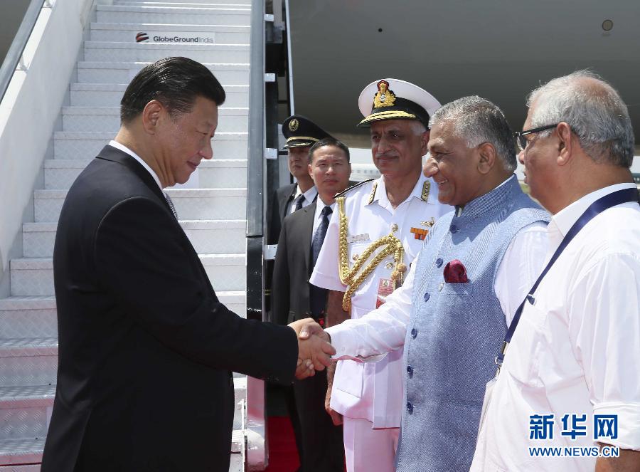 10月15日，國家主席習(xí)近平抵達(dá)印度果阿，應(yīng)印度總理莫迪邀請(qǐng)，出席金磚國家領(lǐng)導(dǎo)人第八次會(huì)晤。 新華社記者蘭紅光攝 