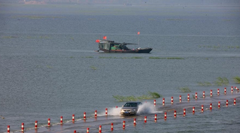 &ldquo;最美水上公路&rdquo;再次沒(méi)入水中